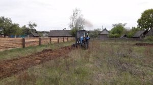 Соседи в ШОКЕ от такой Вспашке на тракторе недоМТЗ 82 дымит черным дымом как паравоз