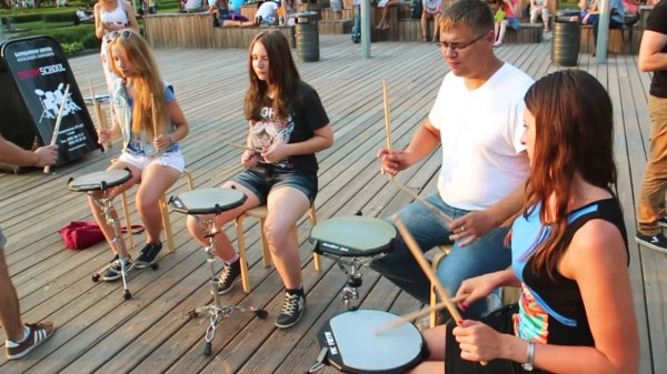 DrumSchool в Парке Горького 12.08.14 Обучение игре на барабанах.