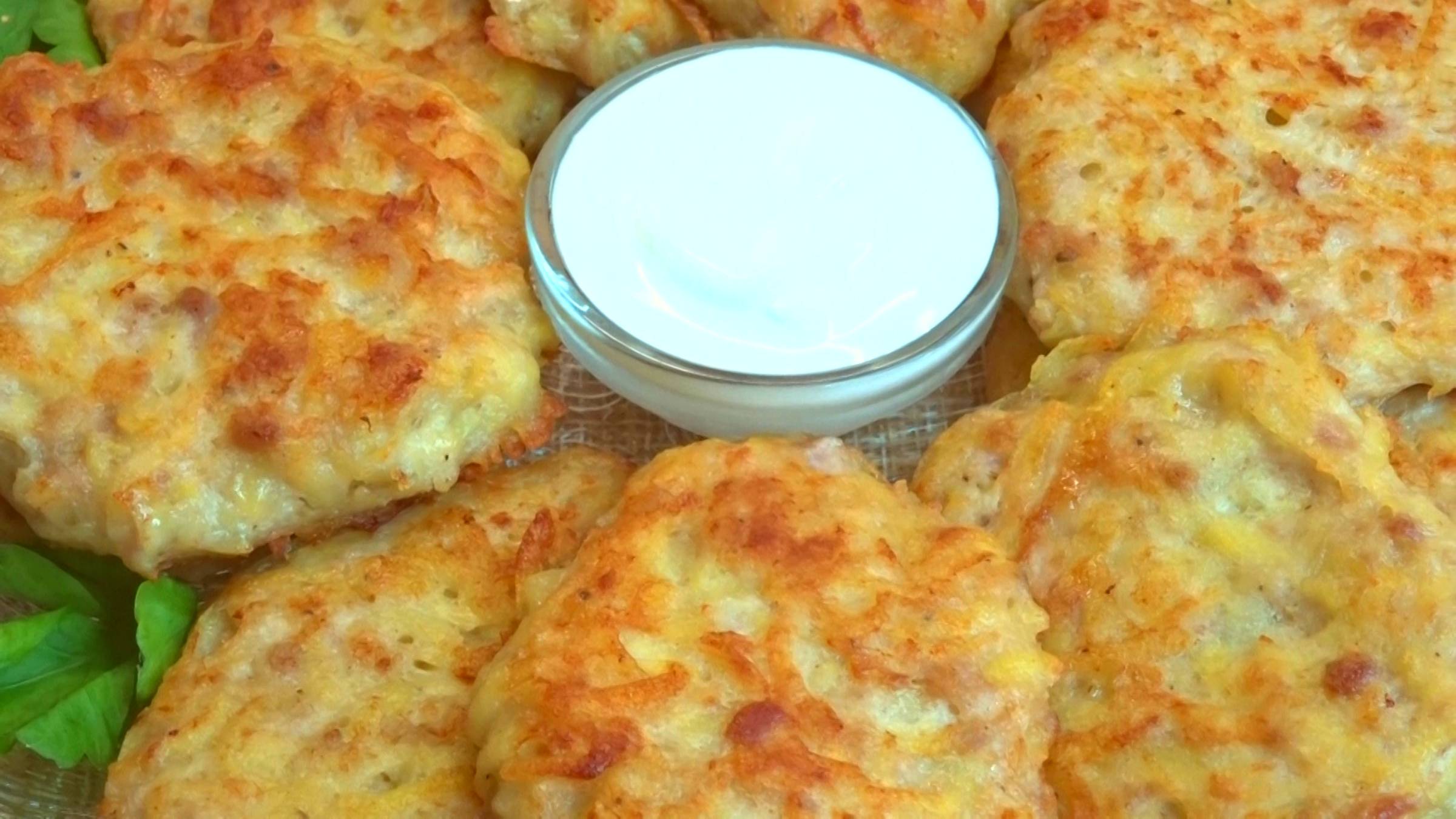 Всего 200 грамм ФАРША и 4 КАРТОШКИ. Такие пышные ДРАНИКИ разлетаются за секунды. СЕКРЕТ в яйцах смотреть онлайн