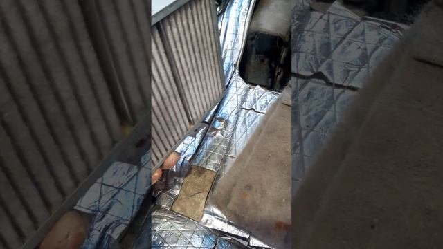 забор воздуха из моторного отсека.фильтр на абсорбер. смотреть онлайн