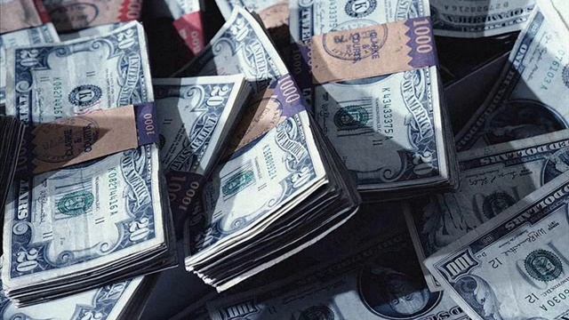Коллектор испугалась командирской интонации Птровича смотреть онлайн