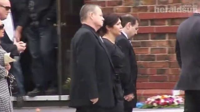 The funeral for gangland figure Carl Williams features Tina Turner's hit song 'Simply The Best' смотреть онлайн