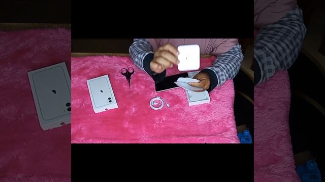 Unboxing dan Review HP Iphone 11 64 GB 😍 Garansi resmi ibox смотреть онлайн
