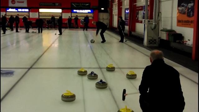 Sweepers Reverse Curling Game смотреть онлайн