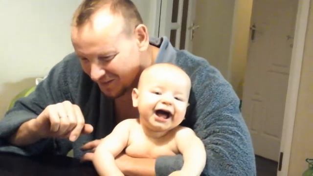 Ужасно заразительный смех смотреть онлайн