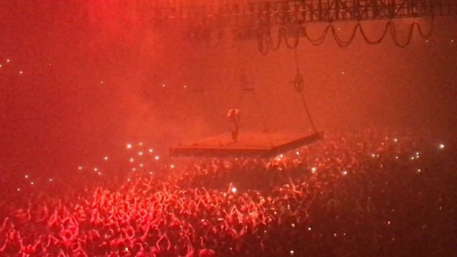 Kanye West - Saint Pablo Tour - Blood On The Leaves - Live Concert @ Los Angeles Forum