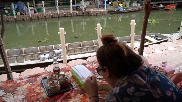 Tha kha talan nam floating market смотреть онлайн