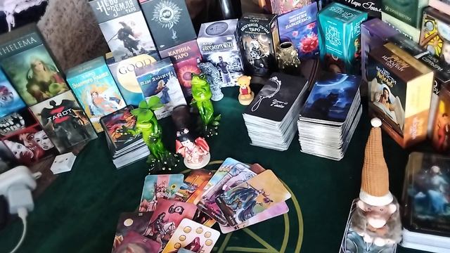 Несёт ли подарок негатив 🤔🔮💥 ТАРО онлайн гадание 🕊️🔮🦇🛡️#тароонлайн #гаданиеонлайн смотреть онлайн