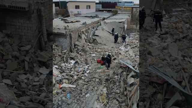 В ДЧС не исключают возможность повторного взрыва баллонов под завалами здания в Актау смотреть онлайн