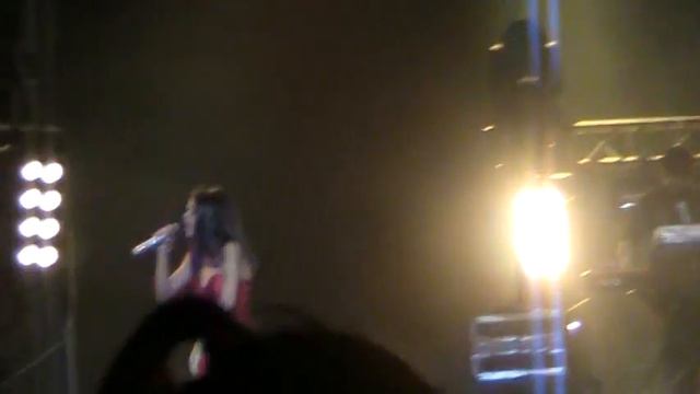 Selena Gomez Live Chile 2012 - Falling Down & Super Bass [HD] смотреть онлайн