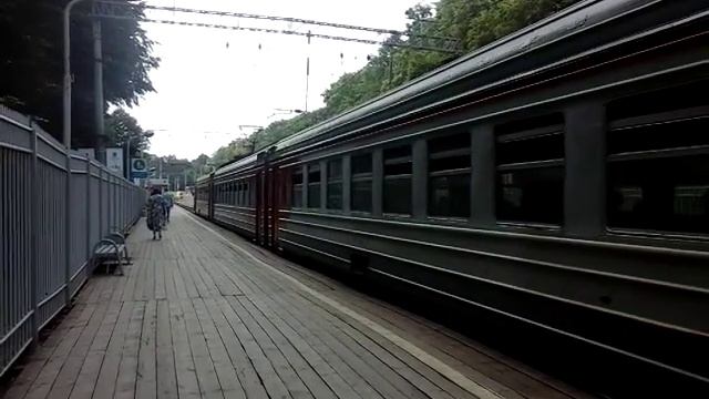 Электропоезд ЭР2Т-7184 отправление платформа Переделкино 10.08.2015