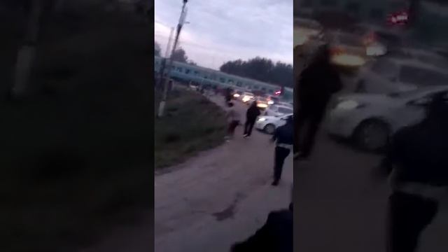 Алматы поезд таранит автобус смотреть онлайн