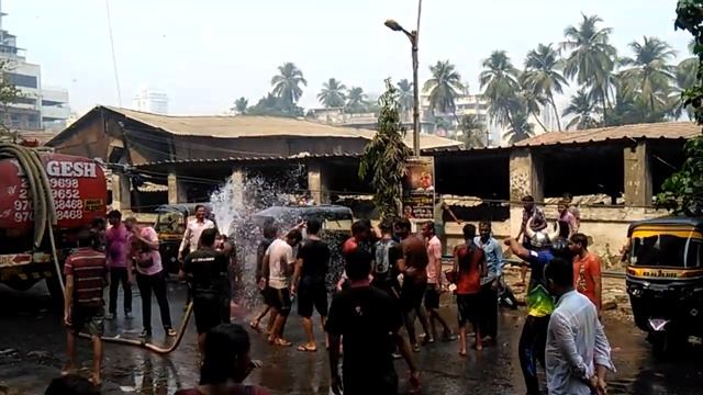 Holi celebration LILY APARTMENTS Jogeshwari west,mumbai смотреть онлайн