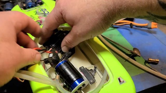 Miss Geico 17 Upgraded For Speed Full Build - Flycolor 50, Traxxas 380 - Proboat MG17 смотреть онлайн