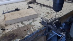 Помповый дробовик (Shotgun) из остатков труб и хлама.