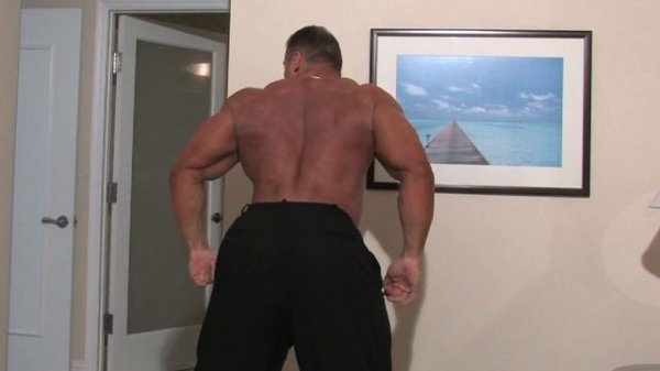 russian muscle worship session in hotel room