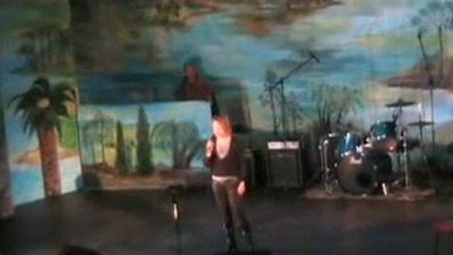 Eugenia canta "Time after time" di Cindy Lauper (Rodeo di Avio 2009) смотреть онлайн