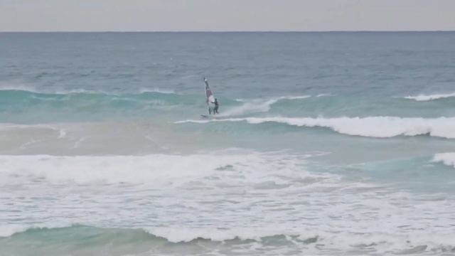 Windsurfing in the waves @ Sandy Point смотреть онлайн