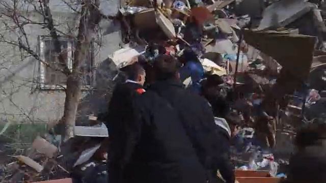 первые спасённые из под завала смотреть онлайн