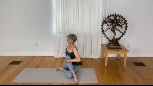 Low blood pressure-- no quick movements - stay close to mat | Rita Knorr - Fulcrum Blu Yoga смотреть онлайн