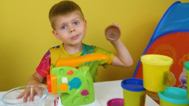 Платоха моха и папа играют с цветной лапшой смотреть онлайн