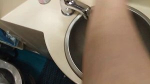 В туалете поезда ....