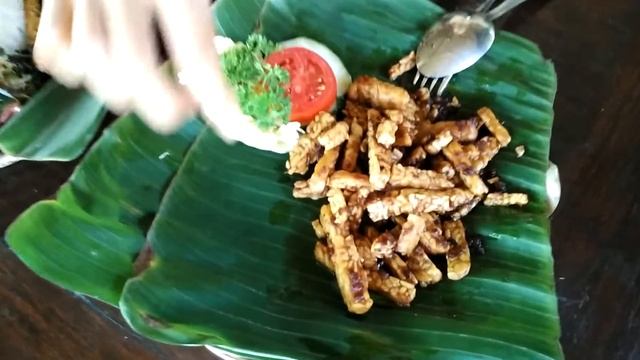 Lala & Lili Warung (Ubud, Bali): Vegan Food Adventures with Raw Chef Yin смотреть онлайн