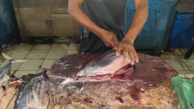 The sharpest tuna machete in the world ! Tuna Cutting Master Skills ~CUTTING FISH TV смотреть онлайн