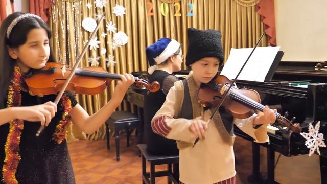 "Новогодний маскарад" в ДШИ смотреть онлайн