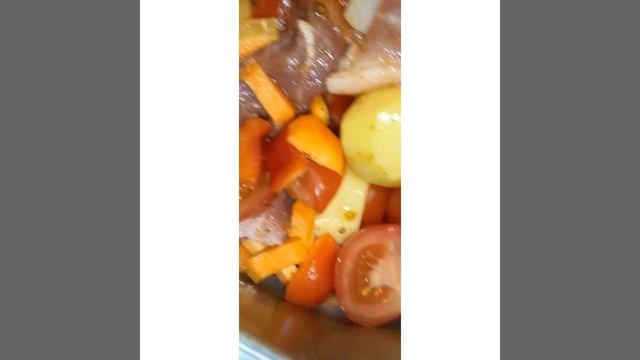 Мясо с овощами в афганском казане