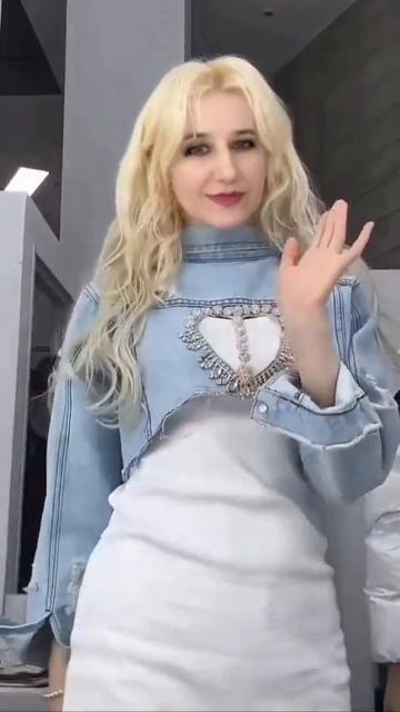 Красивая ДЕВУШКА 🔷 Красивая ЖЕНЩИНА 🔷 НЕЙРОСЕТЬ создает ВИДЕО смотреть онлайн