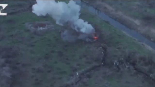 Операторы 4-й бригады подорвали метким влетом дрона блиндаж с пачкой врагов смотреть онлайн