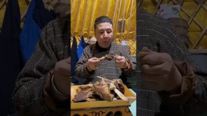Фермер монгол после каждой работы кушает жёлтое жирное мясо👍
