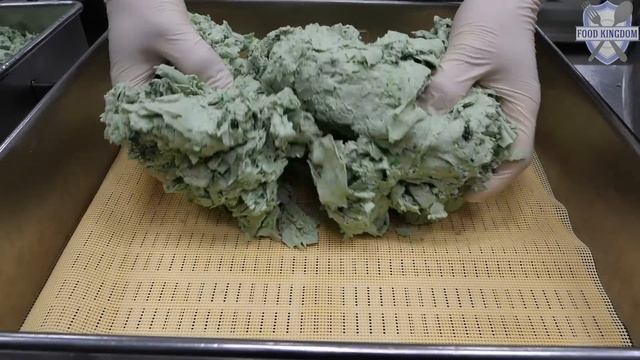 한입에 쏘~옥! 3가지색으로 만드는 나뭇잎절편 대량생산공장 / korean rice cake factory смотреть онлайн