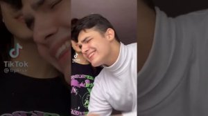 Гра та та та та стреляю па па па убегаешь от меня смотришь мне в глаза/тик ток тренд Люди в тик ток