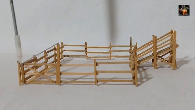 Corral de madera para ganado de construcción artesanal смотреть онлайн