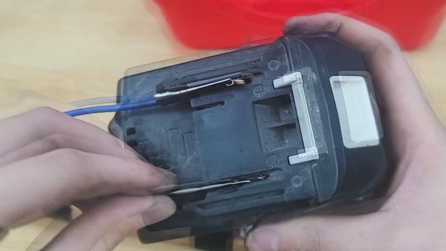 The whole world was shock when learn this truth! Just a 1.5V battery will repair plastic everything смотреть онлайн