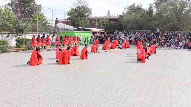 LA TIRANA - Tercer año Medio B смотреть онлайн