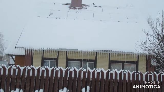 Огромные сосульки и сугробы на нашей улице 15.02.2021 смотреть онлайн