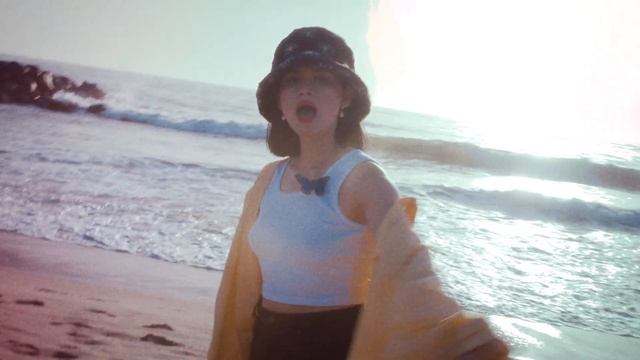 Sunshine-Damsel Adams (Official Video) смотреть онлайн