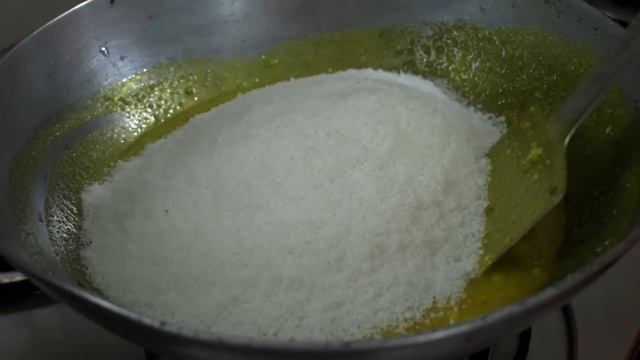 કોપરા પાક કેવી રીતે બનાવવું - Kopra Pak Topra Pak Banavani Rit Aru'z Kitchen Gujarati Sweet Recipe смотреть онлайн