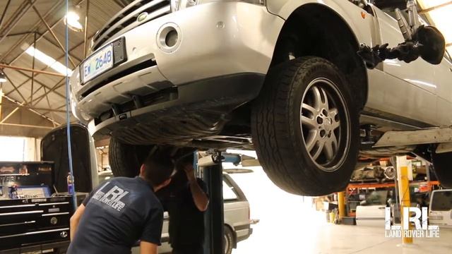 LAND ROVER LIFE VISITS DAVIS PERFORMANCE смотреть онлайн