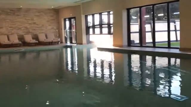 Piscine Hotel Chais Monnet en HIVER par SELECT PISCINES смотреть онлайн