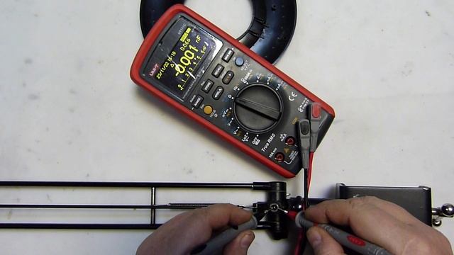 Как определить место обрыва провода методом измерения ёмкости на примере ремонта светодиодной лампы. смотреть онлайн