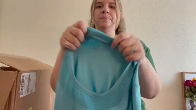 Unboxing and Honest Review of a 200lb ThredUP Bulk Box - Part 3 смотреть онлайн