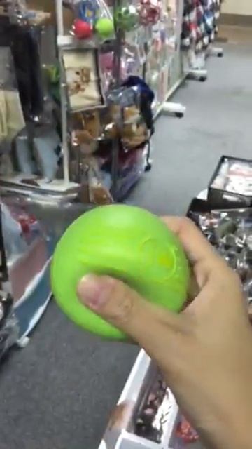 JW iSqueak Ball смотреть онлайн