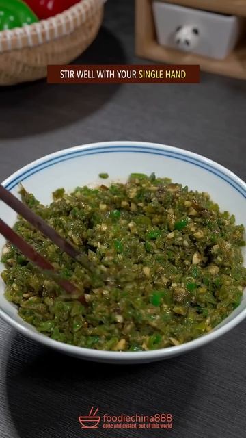 EASY VEGAN GREEN CHILI SAUCE RECIPE #veganrecipes #vegetarian #chilisauce #chilioil #chinesefood смотреть онлайн