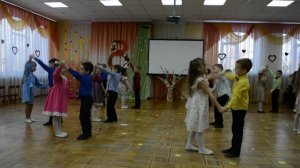 танец под песню «Аты меня любишь? - Ага!» в исполнении группы =РАДУГА=