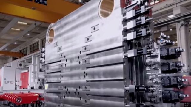 Elon Musk, The Latest from Tesla Giga Berlin and The Giga Presser смотреть онлайн