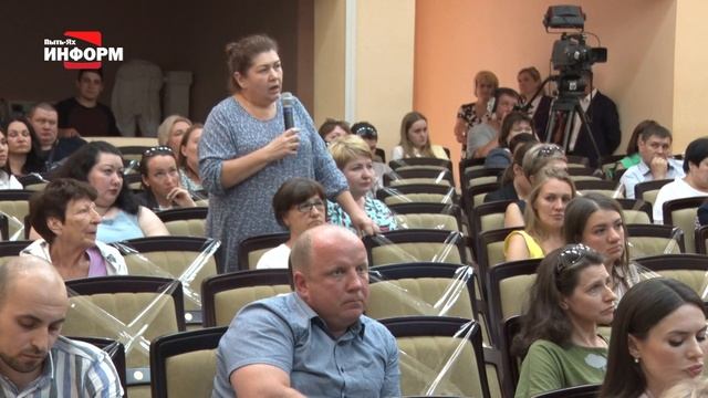 Наталья Комарова провела встречу с жителями Пыть Яха смотреть онлайн